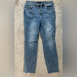 Judy Blue women high-rise jeans. No distressing